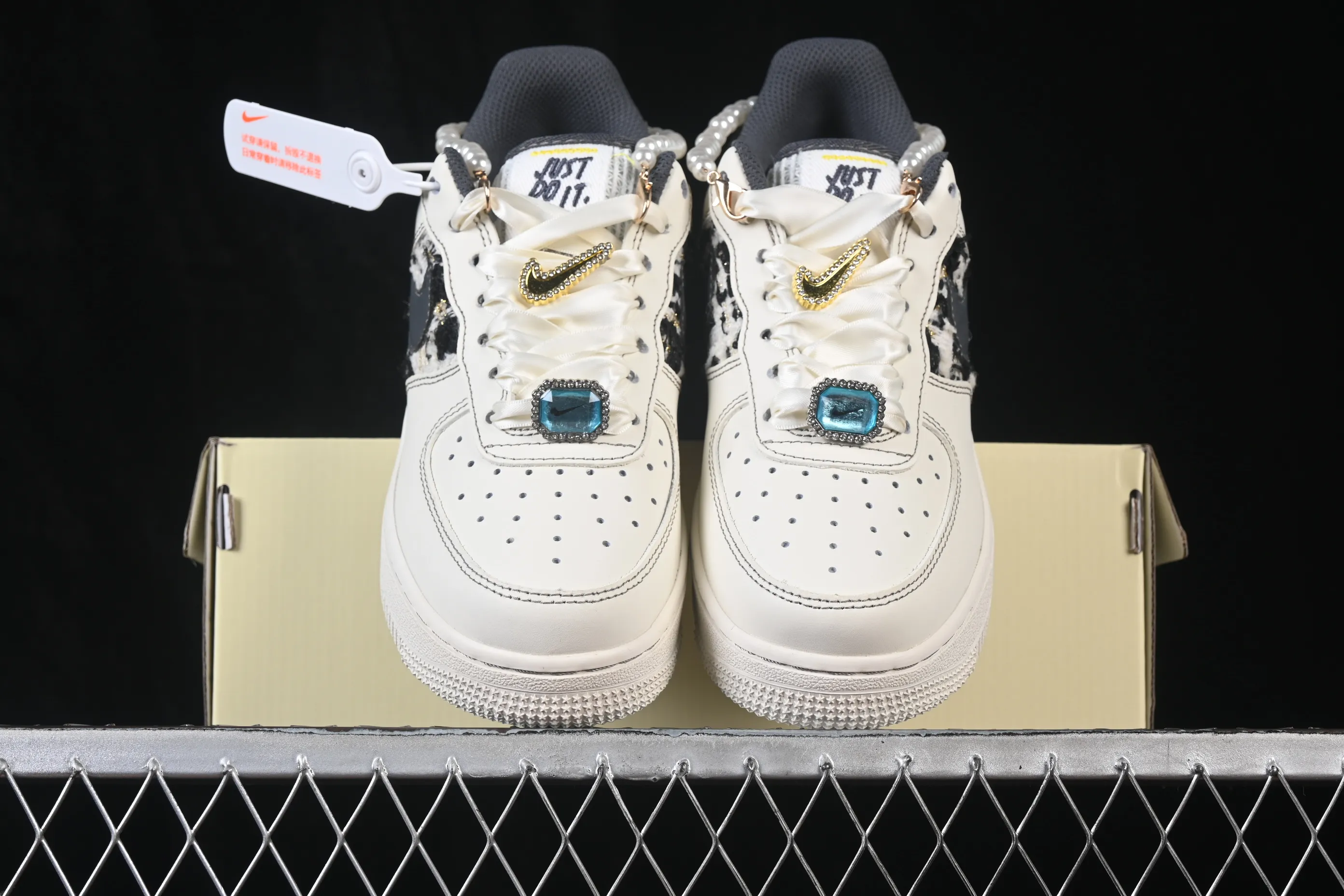 All categories Nk Air Force 1 Air Force series Nk Air Force 1 Low Nike Air Force 1'07 Low "Foggy Pearl" Hand-painted graffiti Foggy Pearl Air Force 1 low-top casual sneakers FJ7740-071
